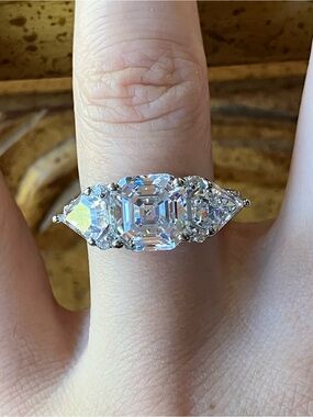 Judith Ripka Bella Luce Diamond Simulant Ring Size 10